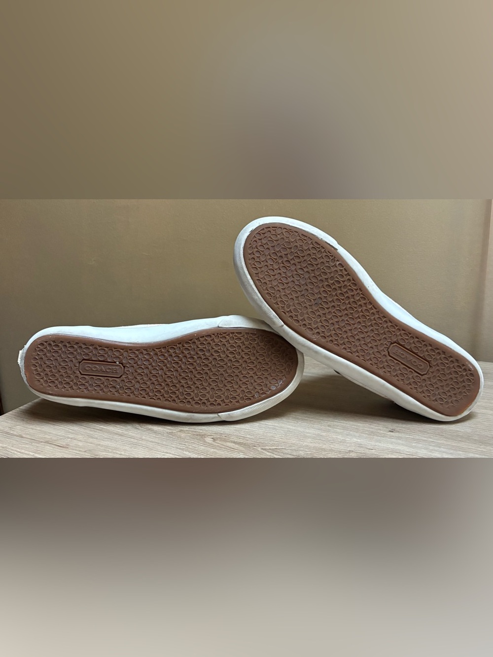 Coach Barrett Sneakers Feat. Signature C in silver/Peach - Picture 4 of 7